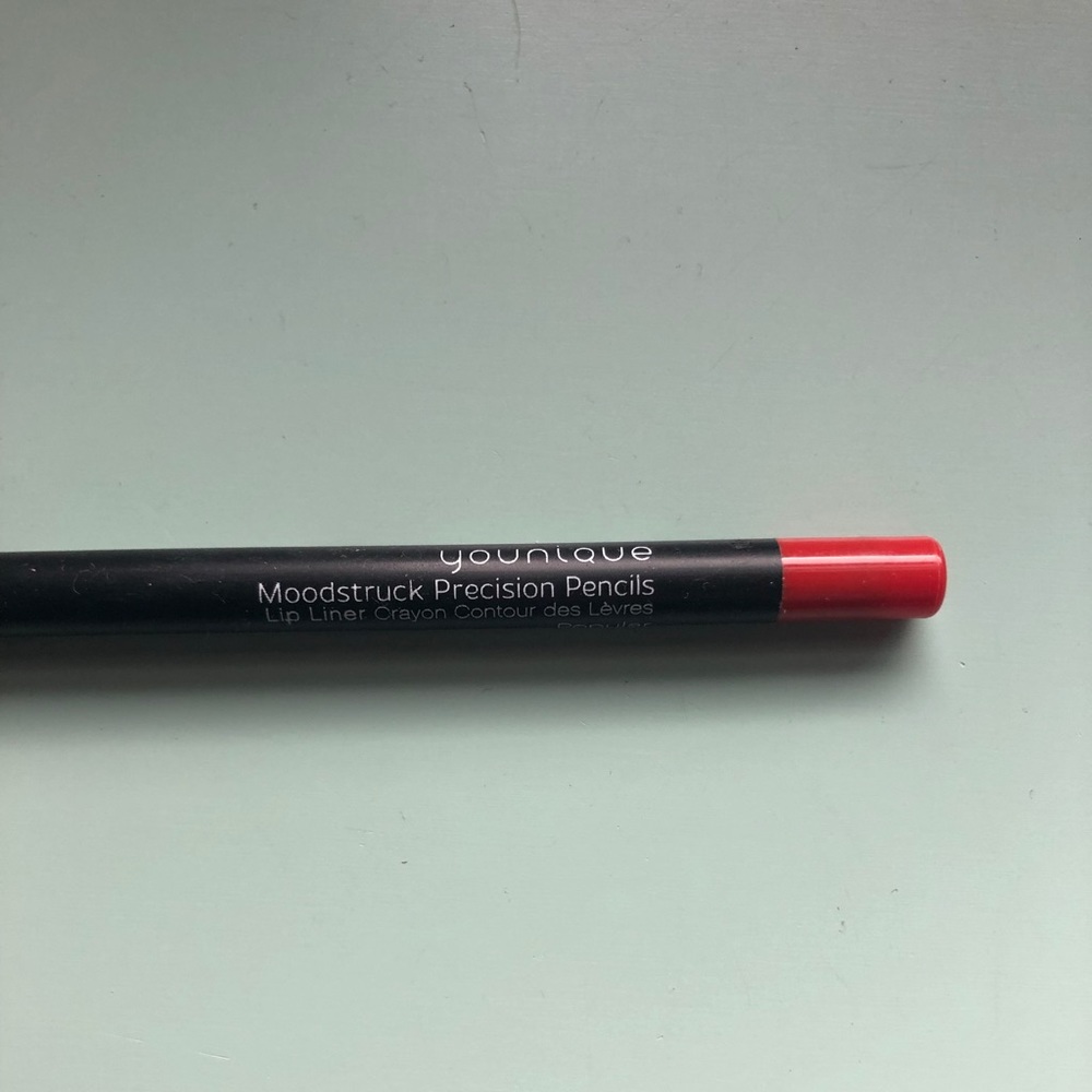 ✨ New. Never used Lip liner